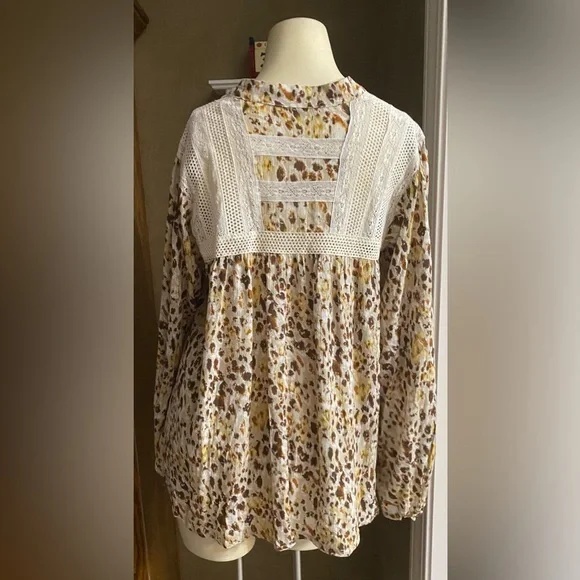 Gimmicks The Buckle Pieced Woven Lace Blouse Women’s size Small - Picture 6 of 16